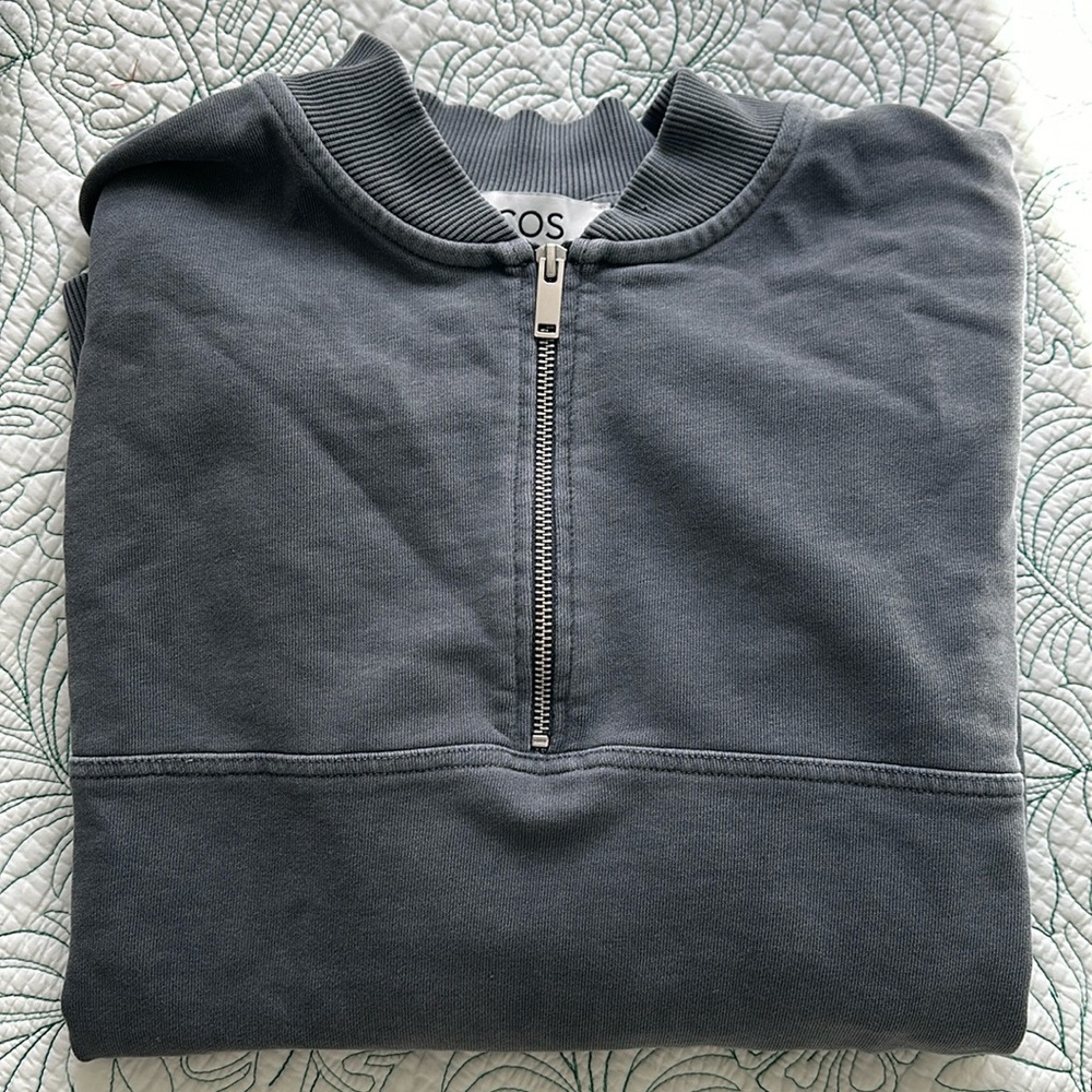 COS • Organic Cotton Relaxed Pullover Sweatshirt in Grey womens Size L